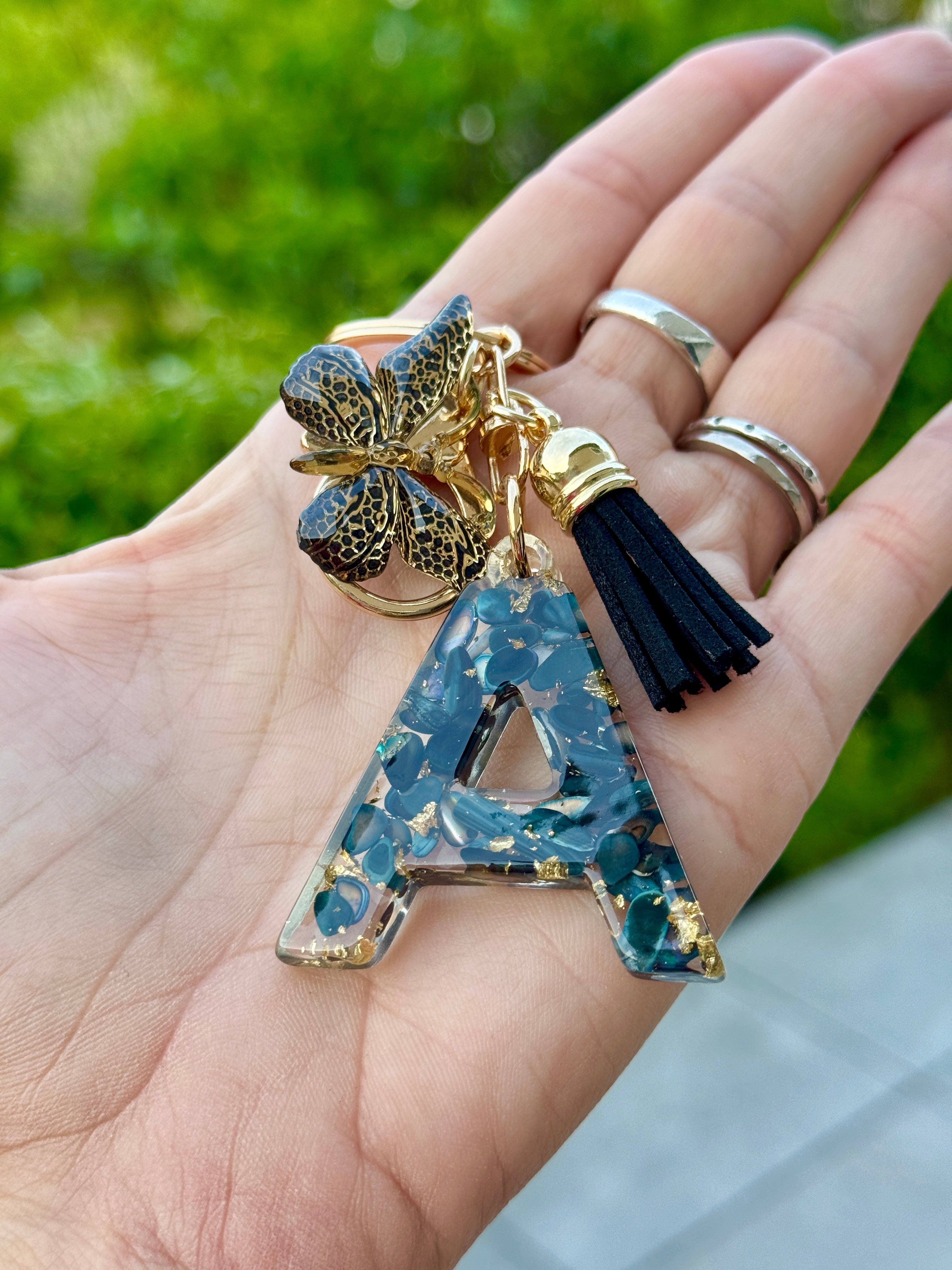 Portachiavi Iniziale “A” con Pietrine Nere & Charm Farfalla